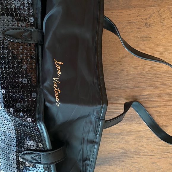 VS overnight tote - Picture 4 of 4